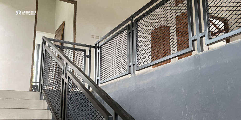 Railing tangga Besi